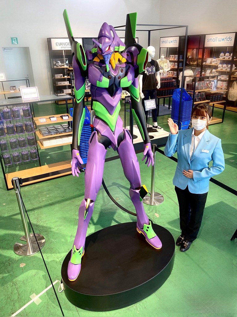高 2.1 公尺的百萬雕像限量登場！SMALL WORLDS TOKYO《福音戰士新劇場版》EVANGELION 初號機（エヴァンゲリオン初号機）HUMAN SCALE FIGURE