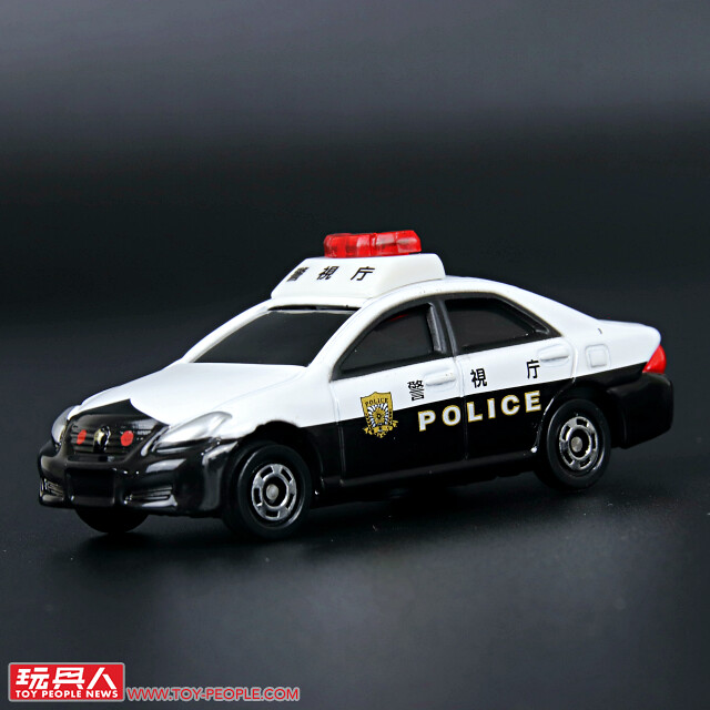 TAKARA TOMY 具備聲光效果的合金小汽車「TOMICA 4D(トミカ4D)」開箱報告! 掌中尺寸的小車也能帶來有如實車的臨場感