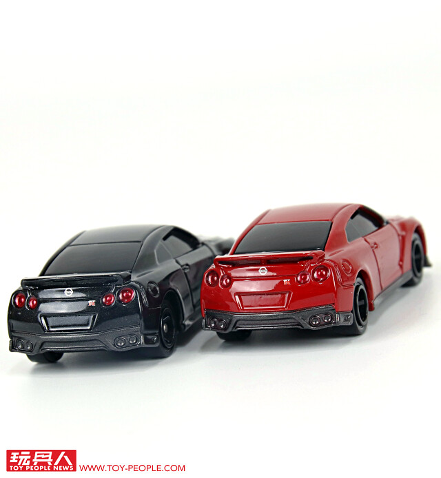 TAKARA TOMY 具備聲光效果的合金小汽車「TOMICA 4D(トミカ4D)」開箱報告! 掌中尺寸的小車也能帶來有如實車的臨場感