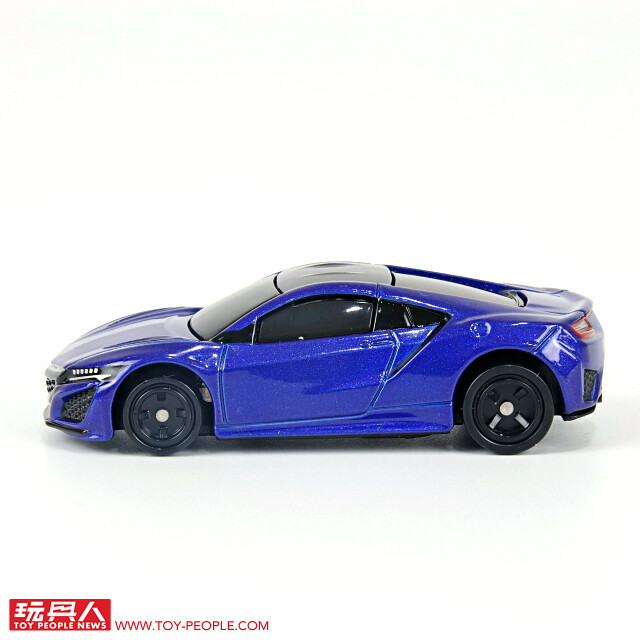 TAKARA TOMY 具備聲光效果的合金小汽車「TOMICA 4D(トミカ4D)」開箱報告! 掌中尺寸的小車也能帶來有如實車的臨場感