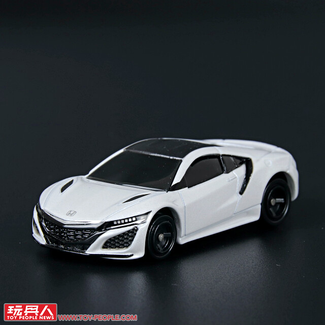 TAKARA TOMY 具備聲光效果的合金小汽車「TOMICA 4D(トミカ4D)」開箱報告! 掌中尺寸的小車也能帶來有如實車的臨場感