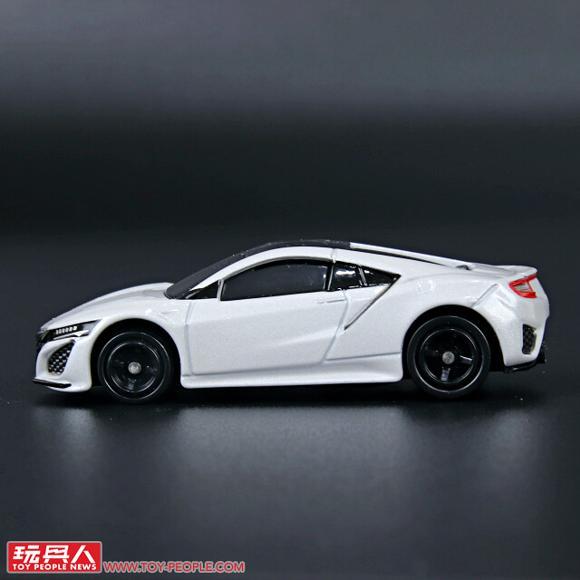 TAKARA TOMY 具備聲光效果的合金小汽車「TOMICA 4D(トミカ4D)」開箱報告! 掌中尺寸的小車也能帶來有如實車的臨場感