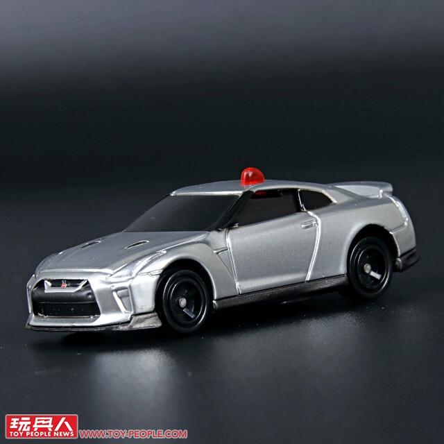 TAKARA TOMY 具備聲光效果的合金小汽車「TOMICA 4D(トミカ4D)」開箱報告! 掌中尺寸的小車也能帶來有如實車的臨場感
