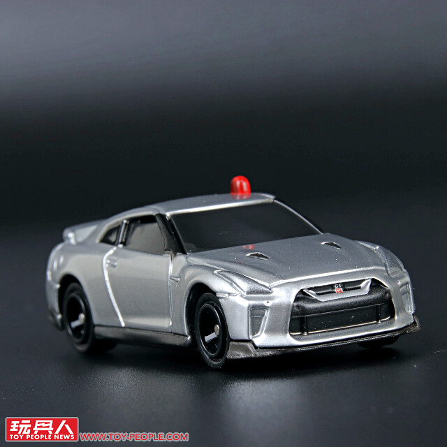 TAKARA TOMY 具備聲光效果的合金小汽車「TOMICA 4D(トミカ4D)」開箱報告! 掌中尺寸的小車也能帶來有如實車的臨場感