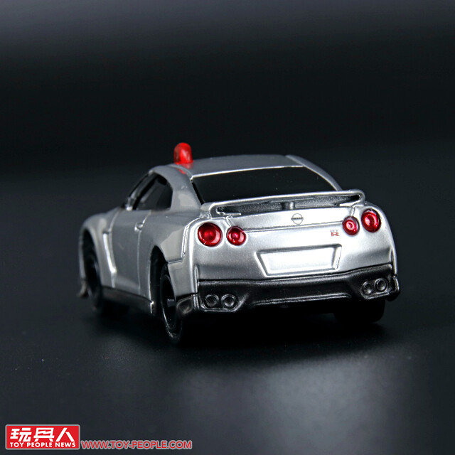 TAKARA TOMY 具備聲光效果的合金小汽車「TOMICA 4D(トミカ4D)」開箱報告! 掌中尺寸的小車也能帶來有如實車的臨場感