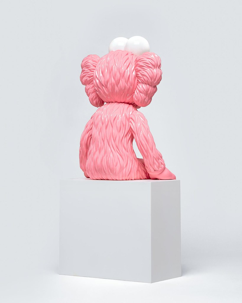 粉紅BFF突襲！AllRightsReserverd x KAWS 合作推出 粉紅色「KAWS SEEING（Pink）」座燈雕塑 全球限量 150 體【抽選販售】