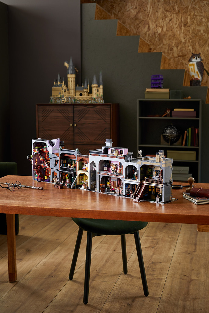 LEGO 75978《哈利波特》斜角巷！長度超過一公尺的魔幻商店街正式登場