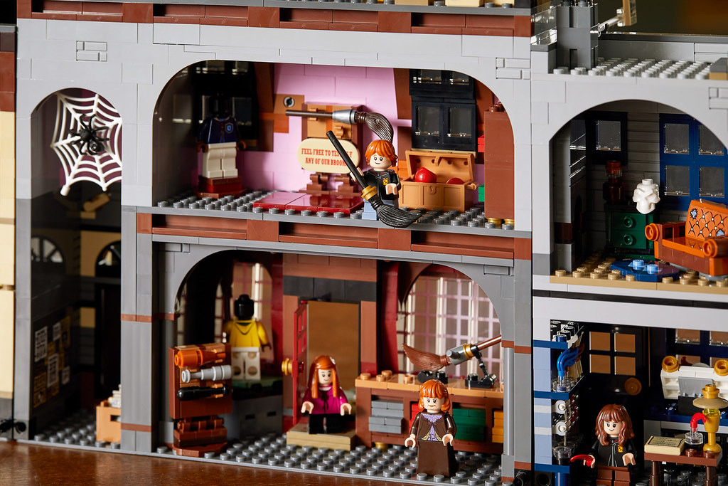 LEGO 75978《哈利波特》斜角巷！長度超過一公尺的魔幻商店街正式登場