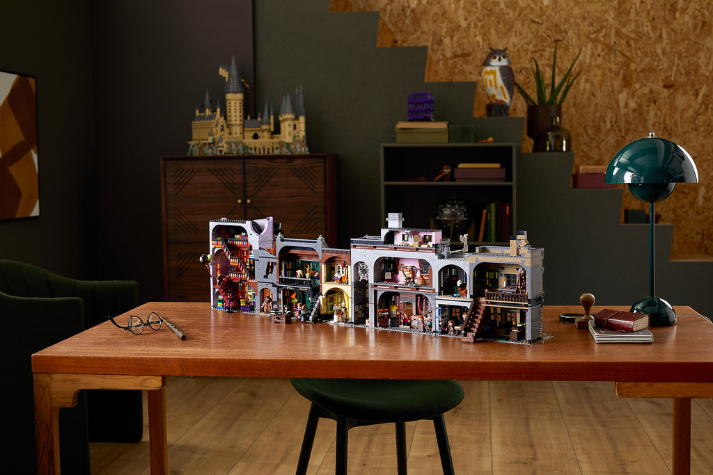 LEGO 75978《哈利波特》斜角巷！長度超過一公尺的魔幻商店街正式登場