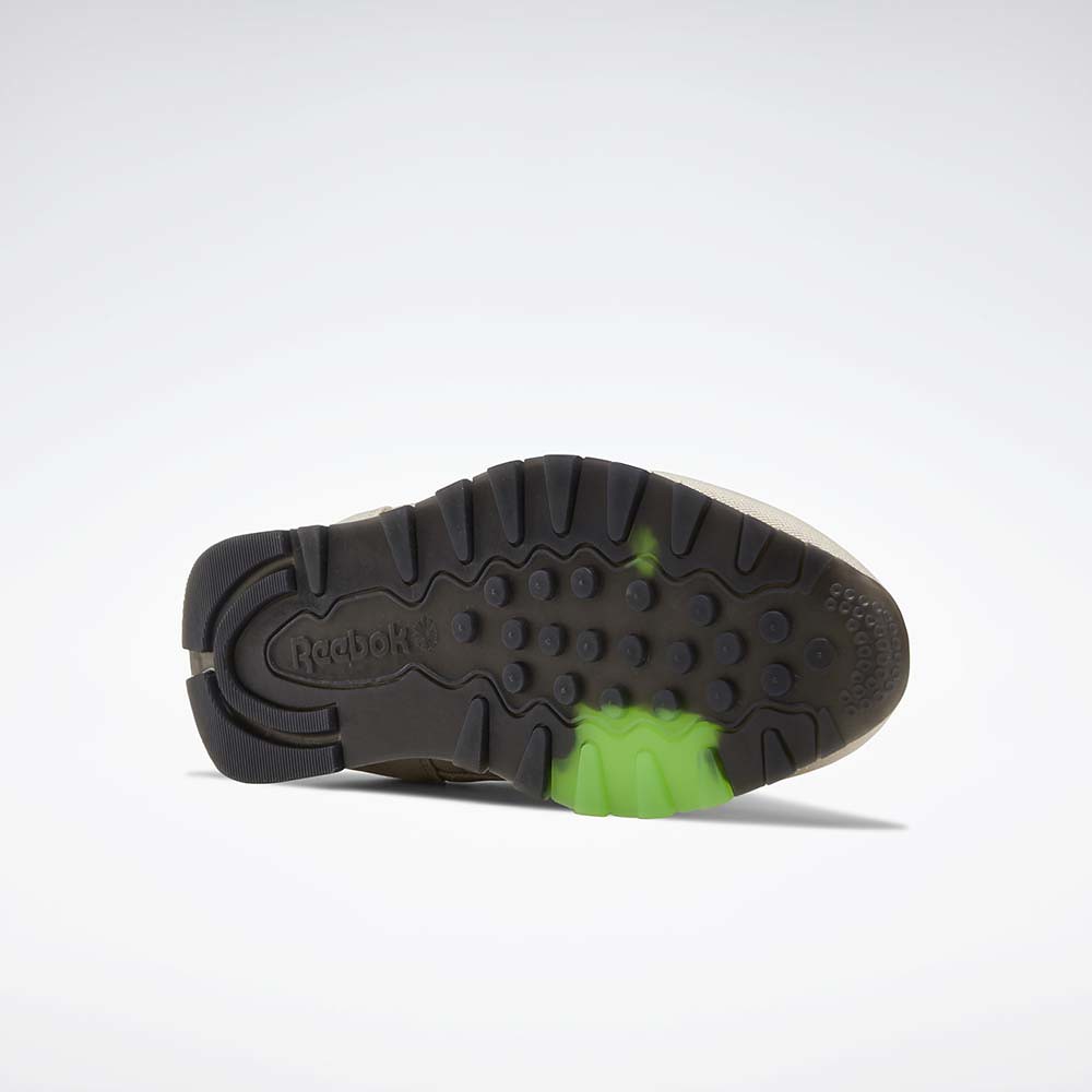 Reebok《魔鬼剋星》兩雙聯名鞋款曝光!經典元素注入,還附上抓鬼服務的電話號碼