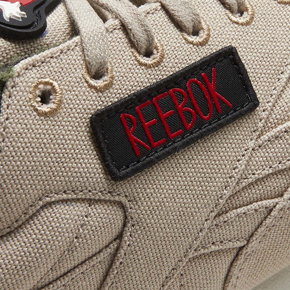 Reebok《魔鬼剋星》兩雙聯名鞋款曝光!經典元素注入,還附上抓鬼服務的電話號碼