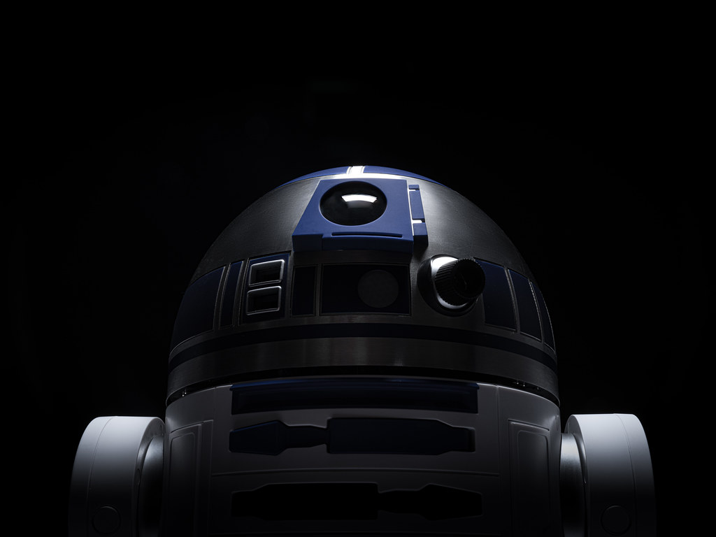 STK Workshop《星際大戰》「R2-D2」1/2比例官方復刻品互動式模型 逼真聲光效果搭載，還能行走、投影！