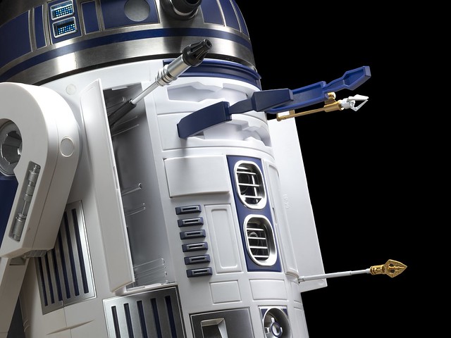 STK Workshop《星際大戰》「R2-D2」1/2比例官方復刻品互動式模型 逼真聲光效果搭載，還能行走、投影！