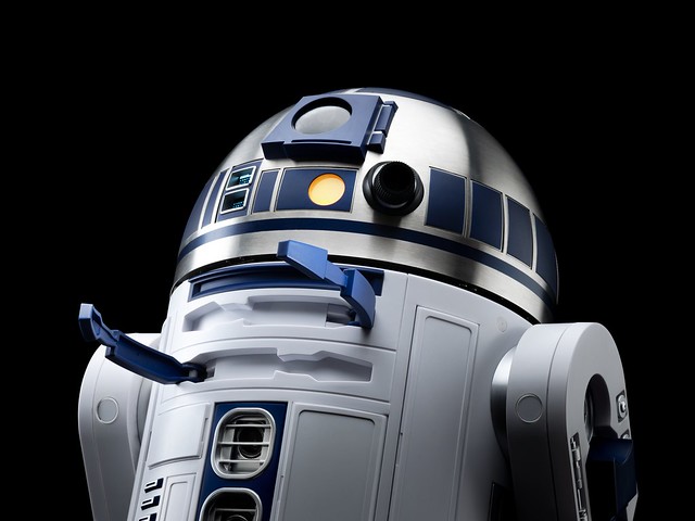 STK Workshop《星際大戰》「R2-D2」1/2比例官方復刻品互動式模型 逼真聲光效果搭載，還能行走、投影！