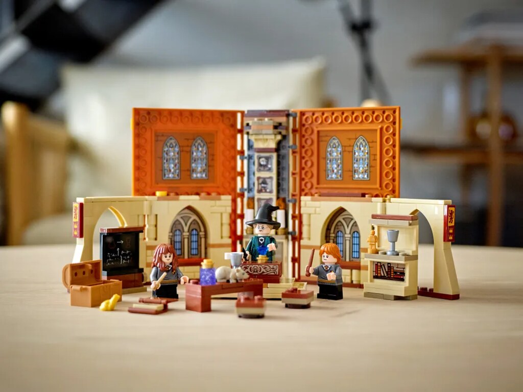 LEGO 76382~76385《哈利波特》Hogwarts Moment 四款盒組發表!翻開課本一起學習魔法吧~