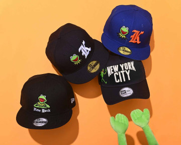 New Era × 科米蛙 攜手推出多種聯名帽款！托腮傻笑的科米蛙太可愛