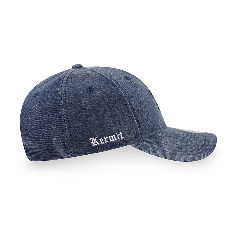 New Era × 科米蛙 攜手推出多種聯名帽款!托腮傻笑的科米蛙太可愛