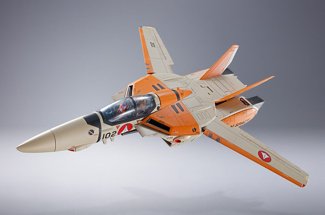 DX超合金《超時空要塞》VF-1D 女武神＆特技機 新規造型再現開頭登場的訓練機！