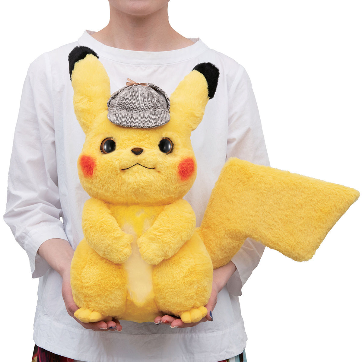 和電影一樣的毛茸茸質感！MEGAHOUSE《POKÉMON 名偵探皮卡丘》LIFE SIZE DOLL 名偵探皮卡丘（名探偵ピカチュウ）實物大布偶