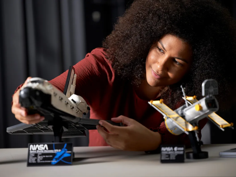 LEGO 10283 創意系列「NASA 發現號太空梭」（NASA Space Shuttle Discovery）還有「哈伯太空望遠鏡」！