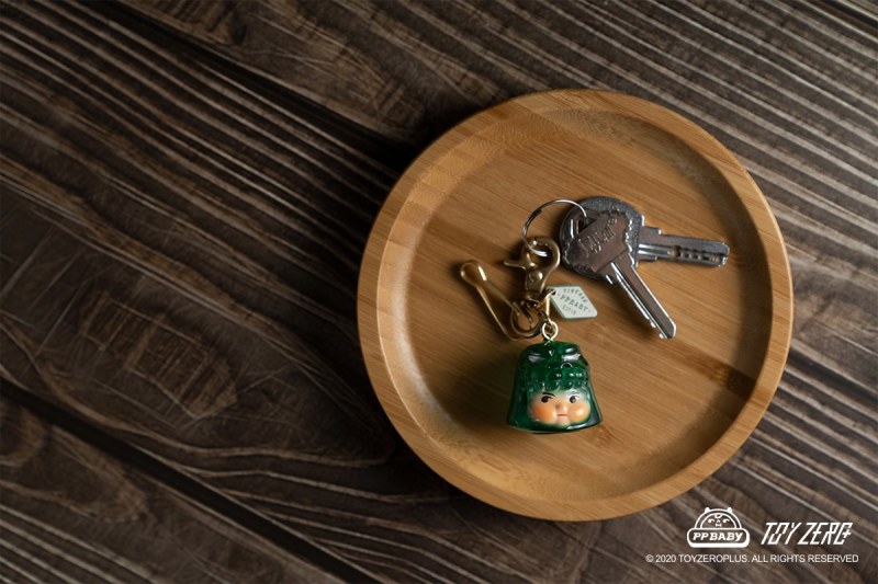 TOYZEROPLUS × AAAZ「PP BABY 復古掛飾(寶石綠版本)」復古火柴盒樣式包裝盒也超讚!