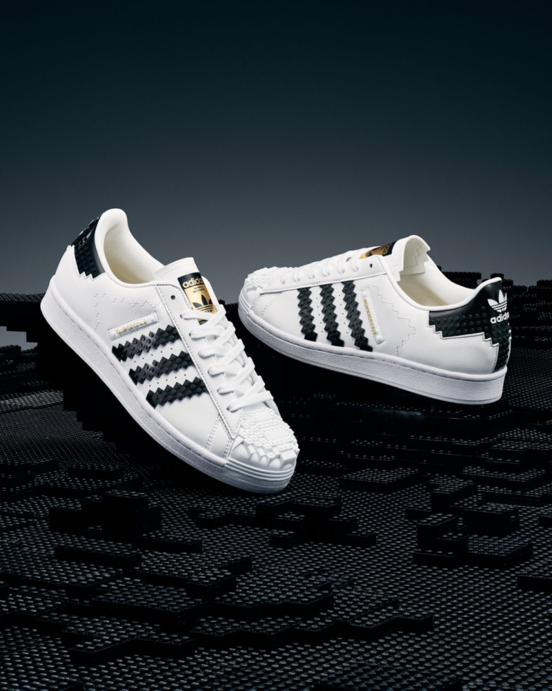 LEGO × adidas Originals 結合樂高元素的「Superstar」球鞋 這雙就真的能穿啦!