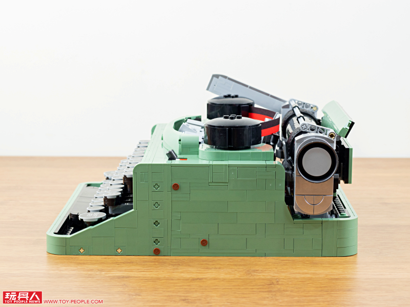 LEGO 21327 Ideas 系列【打字機】Typewriter 開箱報告 兼具優美外型與操作體驗的復古經典!