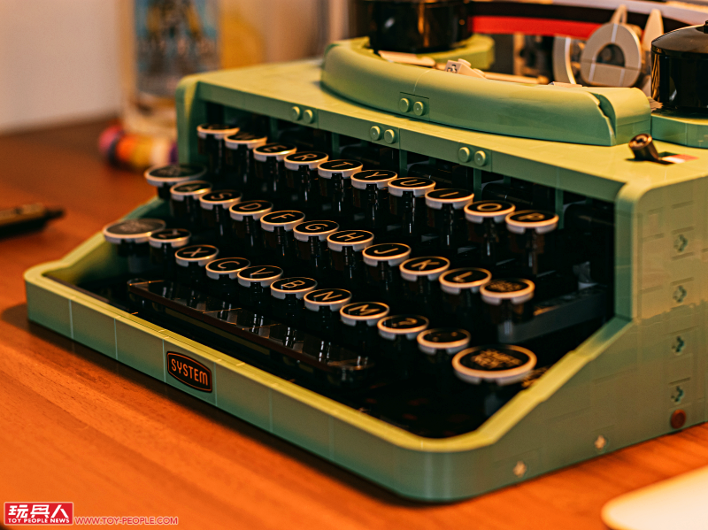 LEGO 21327 Ideas 系列【打字機】Typewriter 開箱報告 兼具優美外型與操作體驗的復古經典!
