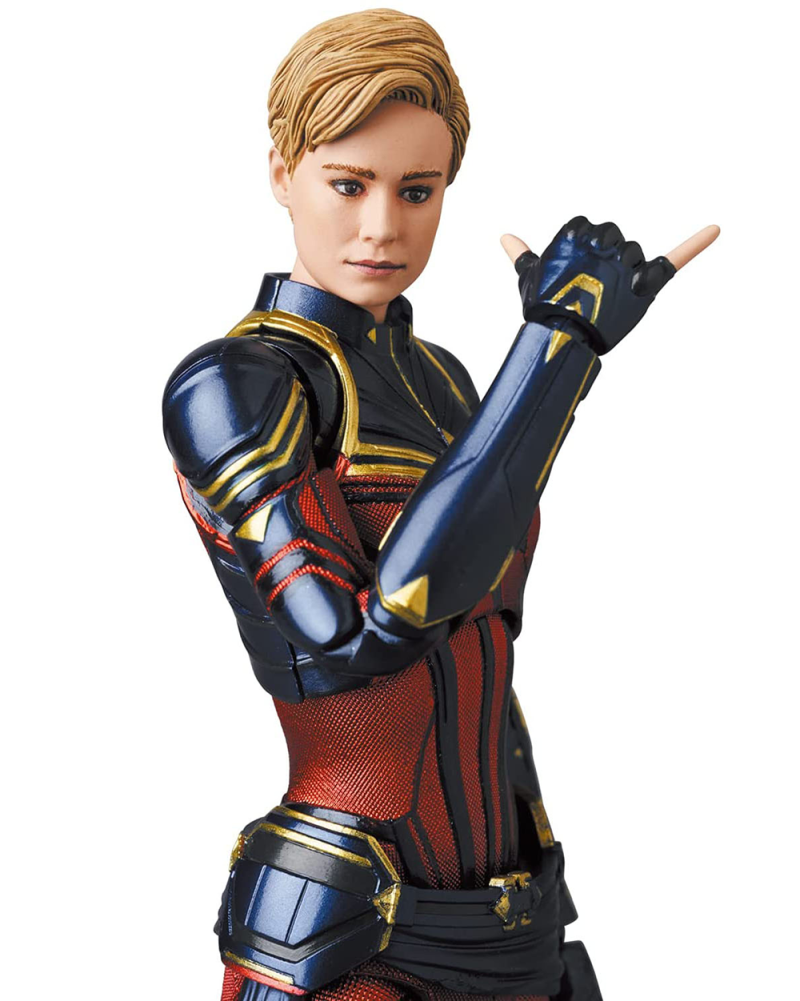 MAFEX《復仇者聯盟:終局之戰》驚奇隊長(Captain Marvel)可動人偶 搭配能量特效件再現魄力十足的戰鬥姿態!