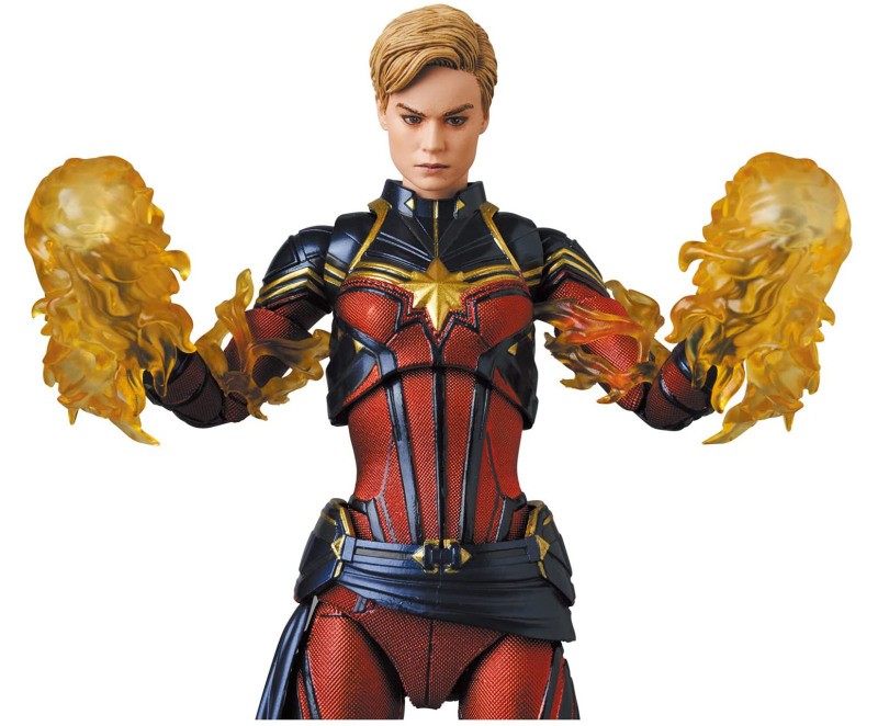 MAFEX《復仇者聯盟:終局之戰》驚奇隊長(Captain Marvel)可動人偶 搭配能量特效件再現魄力十足的戰鬥姿態!
