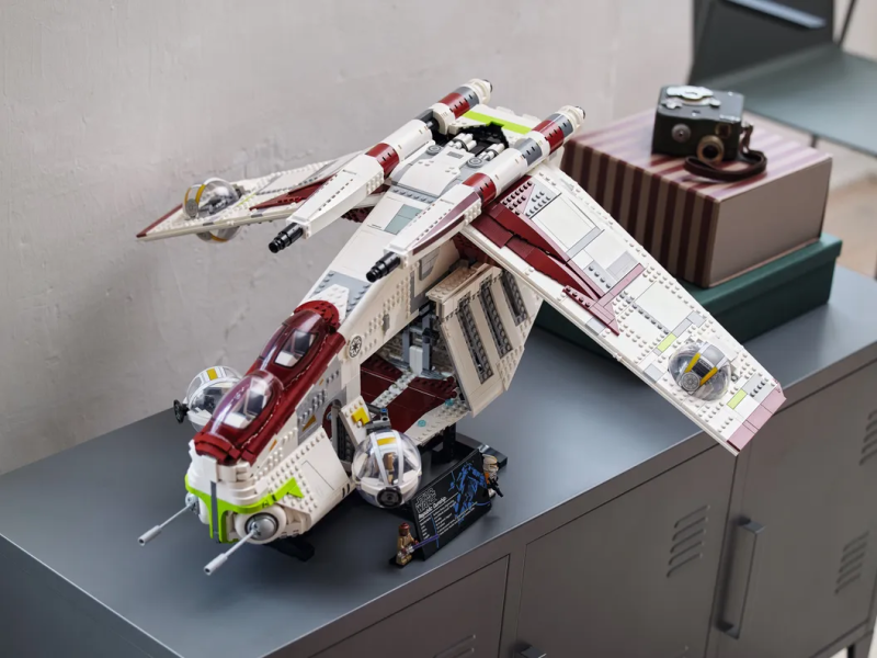 LEGO 75309 UCS 系列《星際大戰》共和國砲艇（Republic Gunship）複製人戰爭時期的標誌性飛行載具！
