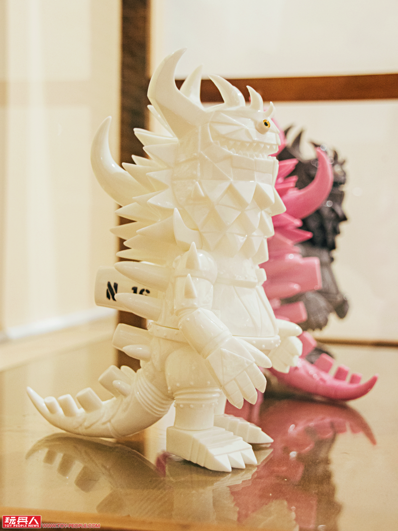 T9G 個展【UNSETTLE】at The little hut 現場報導 硬派帥氣的「鐵甲Rangeas」超大量出沒！