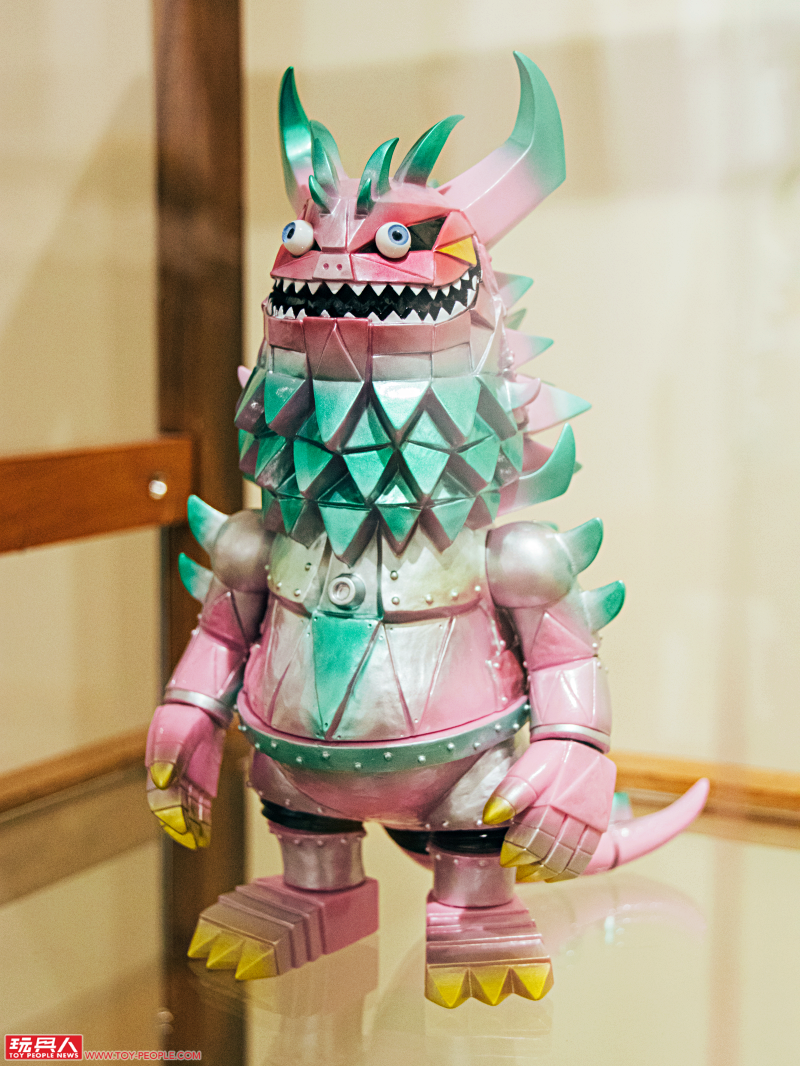 T9G 個展【UNSETTLE】at The little hut 現場報導 硬派帥氣的「鐵甲Rangeas」超大量出沒！