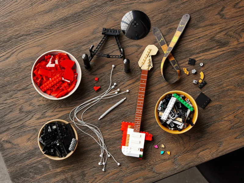 LEGO 21329 Ideas 系列【Fender Stratocaster 電吉他】堆砌出 70 年代的搖滾靈魂!