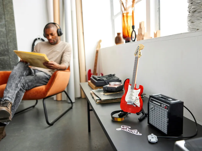 LEGO 21329 Ideas 系列【Fender Stratocaster 電吉他】堆砌出 70 年代的搖滾靈魂!