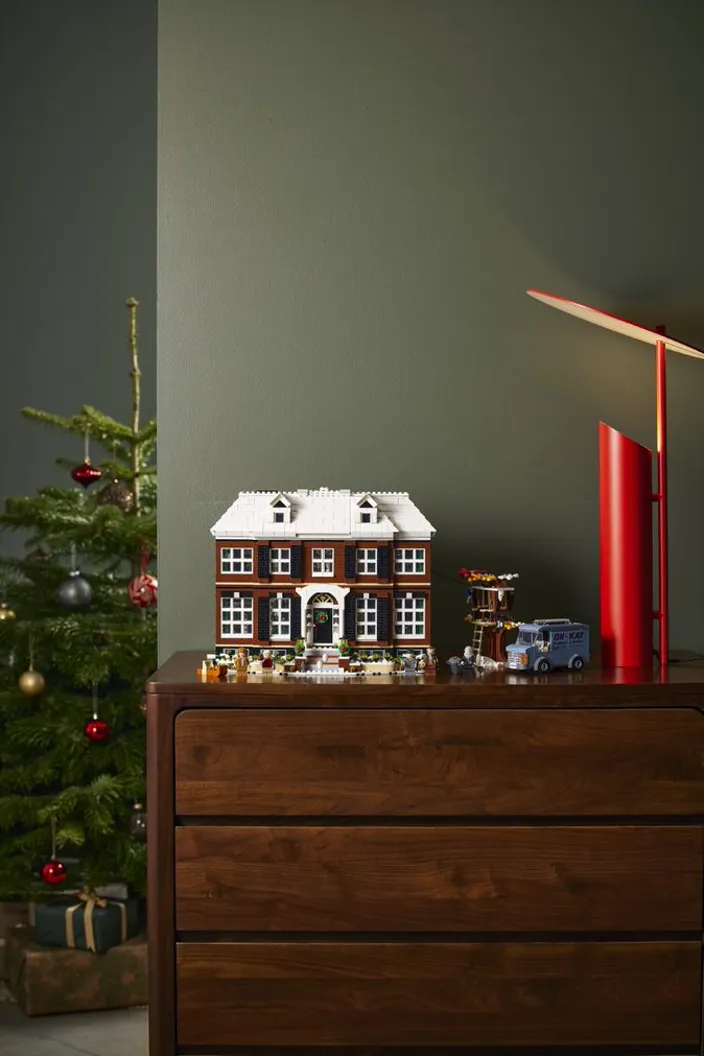 LEGO 21330 Ideas 系列【小鬼當家】Home Alone 家裡即是防盜堡壘，經典聖誕喜劇復活！