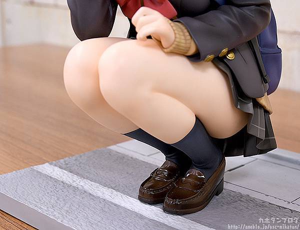 GSC《刮掉鬍子的我與撿到的女高中生》荻原沙優 無比例模型 蹲姿也有16公分高！