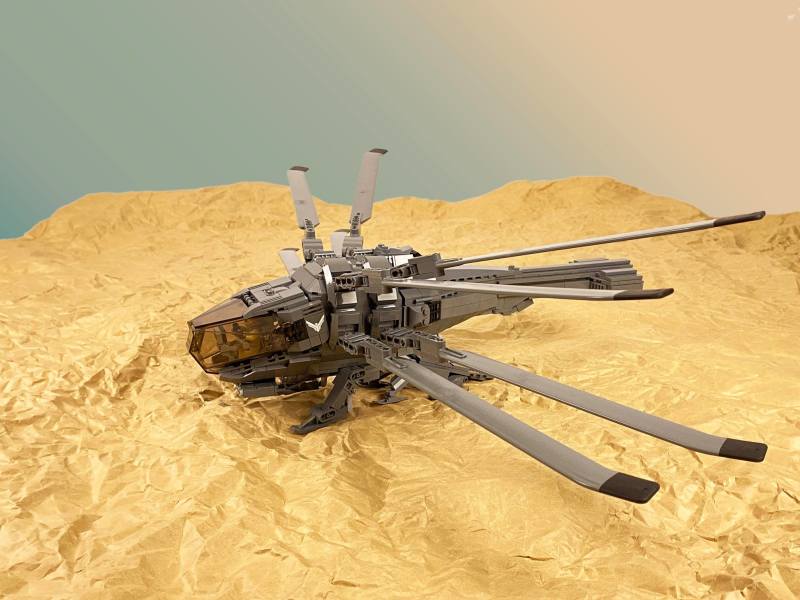 ZiO Creation 樂高 MOC 作品《沙丘》撲翼機（Ornithopter）能再現收起機翼、準備俯衝的造型！