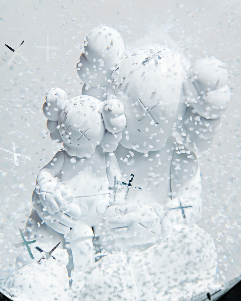 《KAWS:HOLIDAY》登上中國長白山 KAWS 首個COMPANION 巨型雪雕創作
