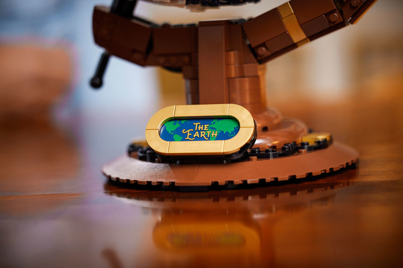 LEGO 21332 Ideas 系列【地球儀】The Globe 全高來到40 公分、可旋轉的