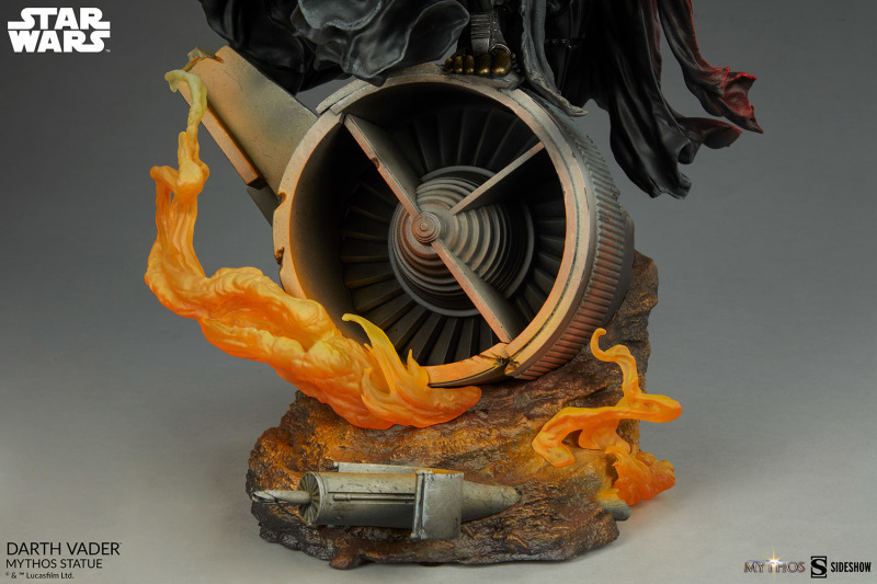 Sideshow《星際大戰》達斯·維達（Darth Vader）- Mythos 全身雕像 挺立於戰火當中的魄力身影！