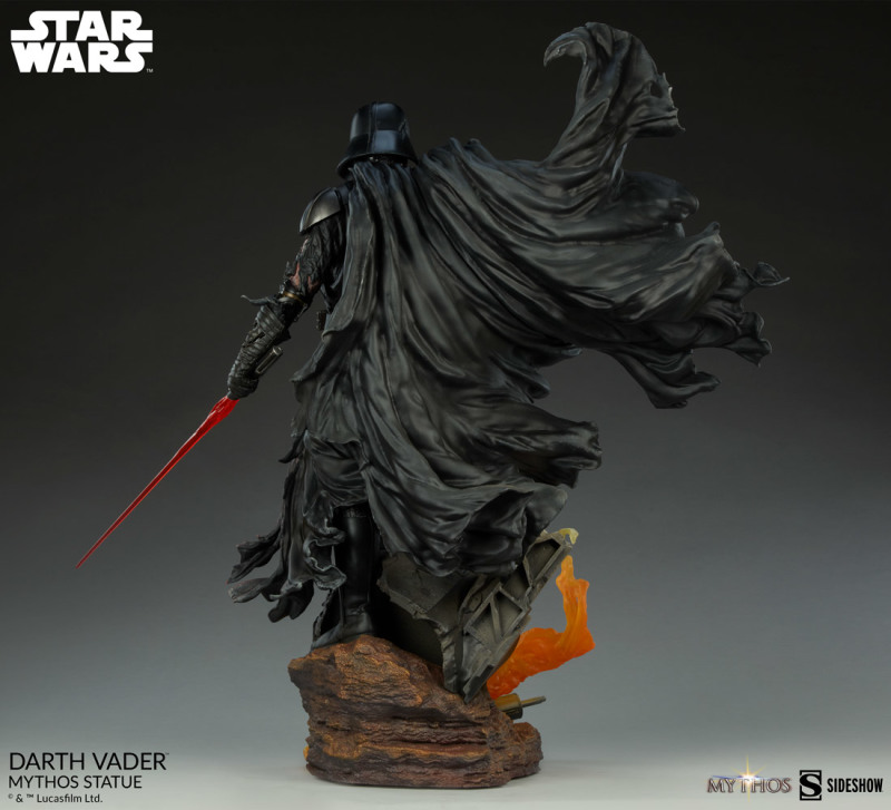Sideshow《星際大戰》達斯·維達（Darth Vader）- Mythos 全身雕像 挺立於戰火當中的魄力身影！