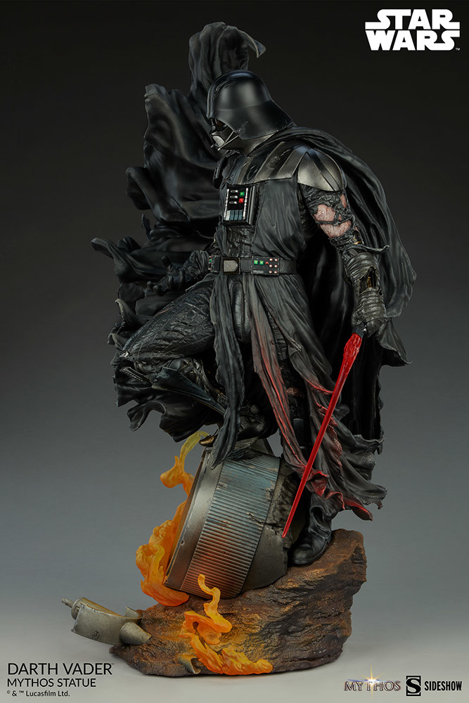 Sideshow《星際大戰》達斯·維達（Darth Vader）- Mythos 全身雕像 挺立於戰火當中的魄力身影！