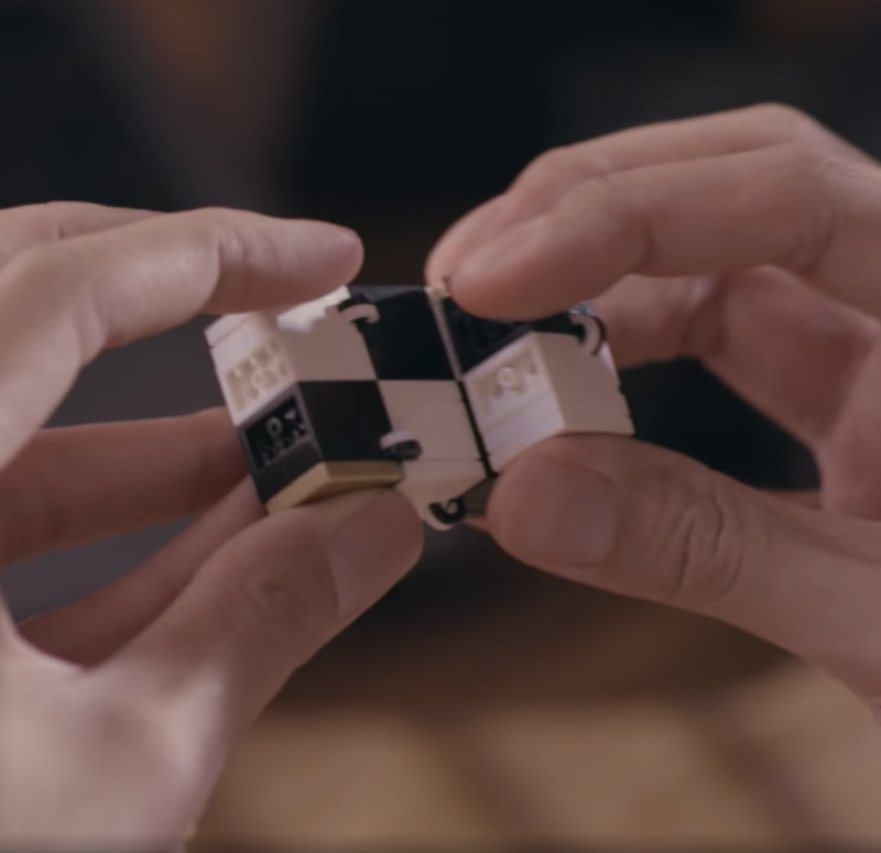 三種紓壓小物自己動手拼!?指尖陀螺、按鈕、無限方塊樂高化~(LEGO Desktop Fidget Builds)