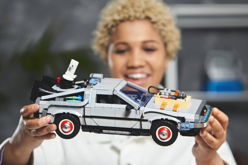 LEGO 10300《回到未來》時光機（Back to the Future Time Machine）堂堂登場！根本要人一次買三台～