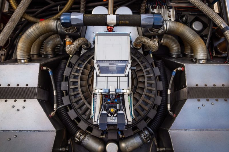 LEGO 10300《回到未來》時光機（Back to the Future Time Machine）堂堂登場！根本要人一次買三台～