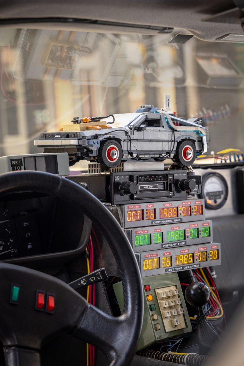 LEGO 10300《回到未來》時光機（Back to the Future Time Machine）堂堂登場！根本要人一次買三台～