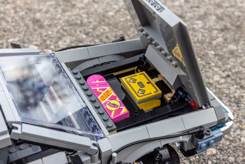 LEGO 10300《回到未來》時光機（Back to the Future Time Machine）堂堂登場！根本要人一次買三台～