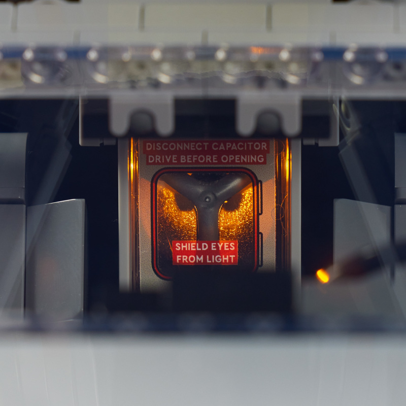 LEGO 10300《回到未來》時光機（Back to the Future Time Machine）堂堂登場！根本要人一次買三台～