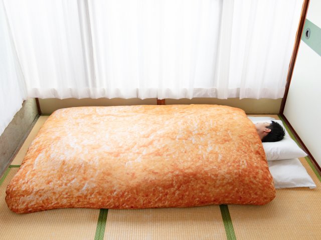 好想睡在豆皮裡!? 日清推特PO出「咚兵衛豆皮被子」突破15萬讚，這一定會商品化的吧...